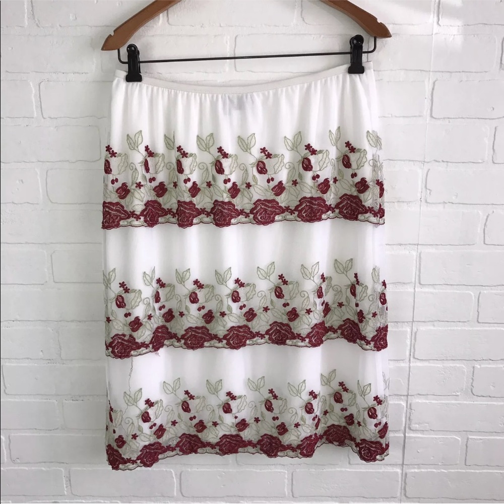 Maggie Sweet L Skirt Embroidered Rose Floral White - Picture 2 of 4